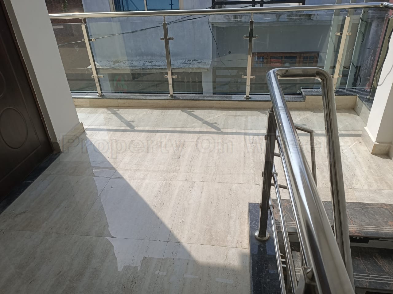 Two floors house on sale
