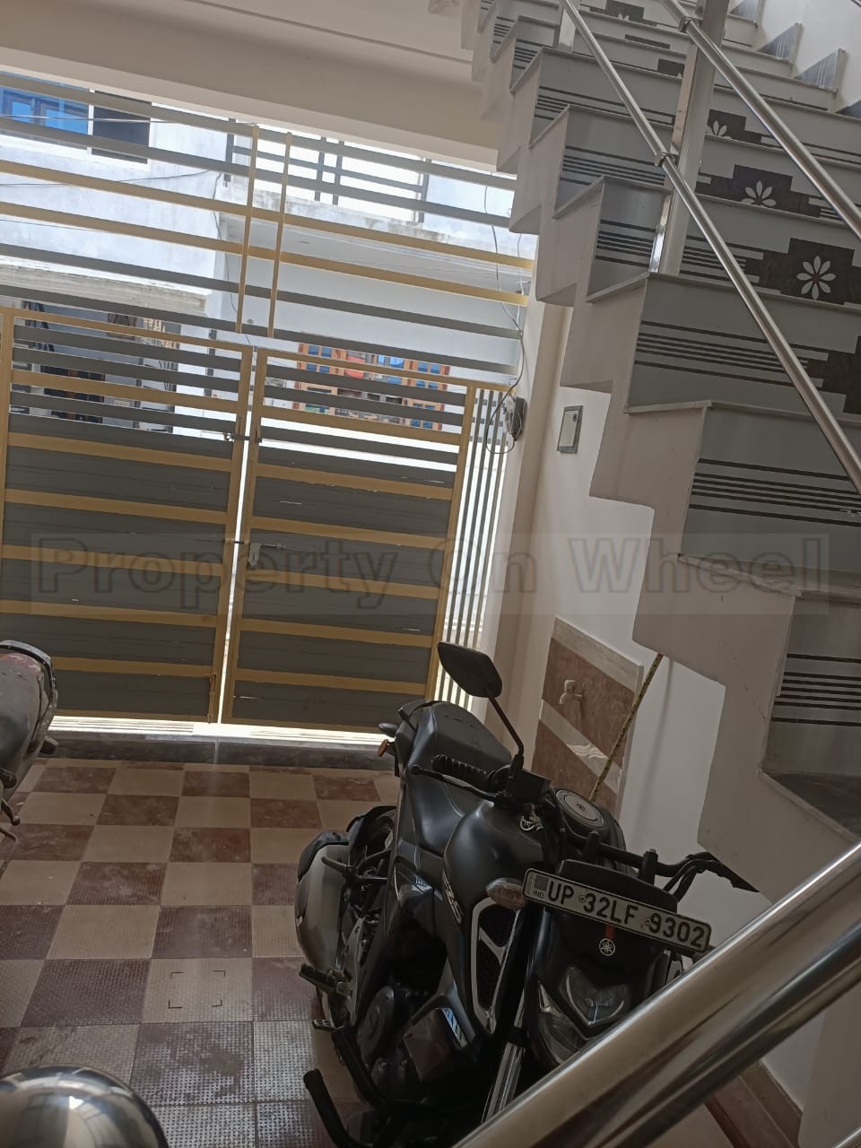 Two floors house on sale