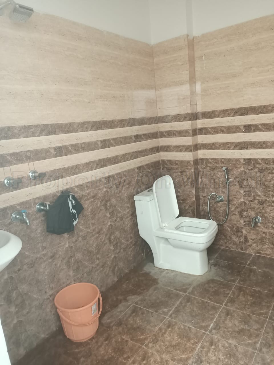 Two floors house on sale